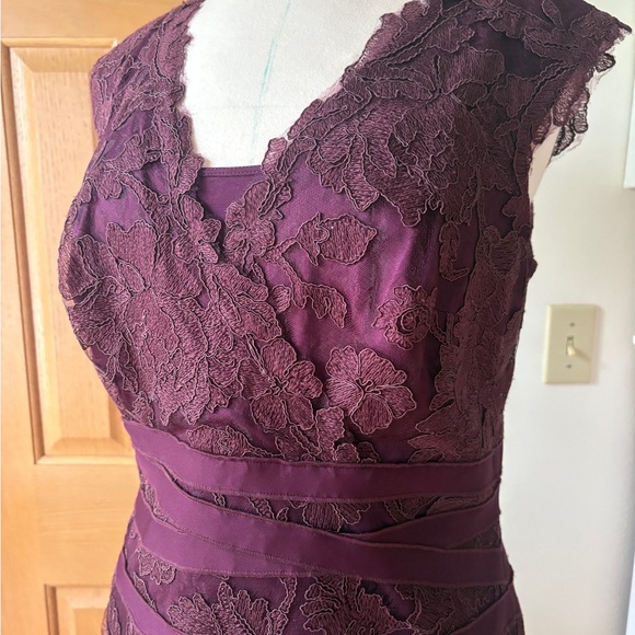 🤍Tadashi Shoji Purple Sheath Midi Dress V-Neck Sleeveless🤍 - Picture 4 of 9